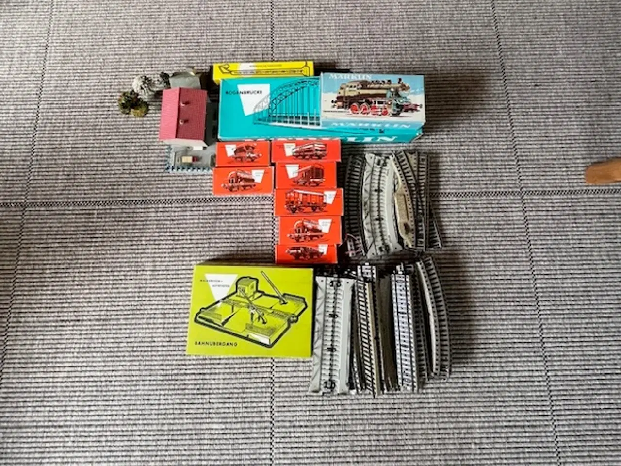 Billede 3 - Märklin togsæt med skinner, godsvogne, bro m.m.