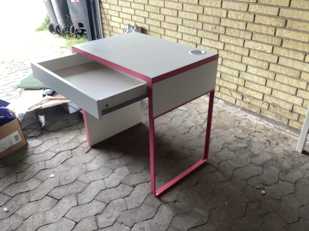 Billede 2 - IKEA Micke Børneskrivebord sælges