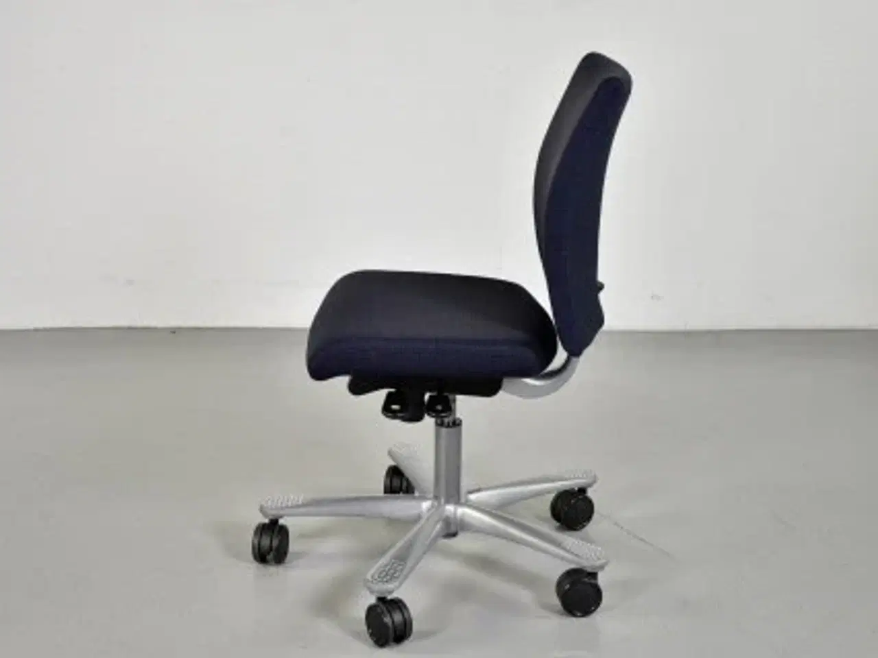 Billede 2 - Häg h04 kontorstol med sort/blå polster og alugråt stel