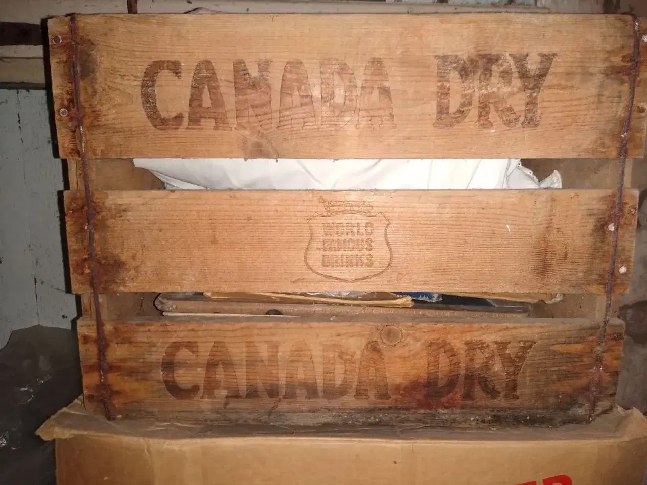 Billede 1 - Canada Dry trækasse