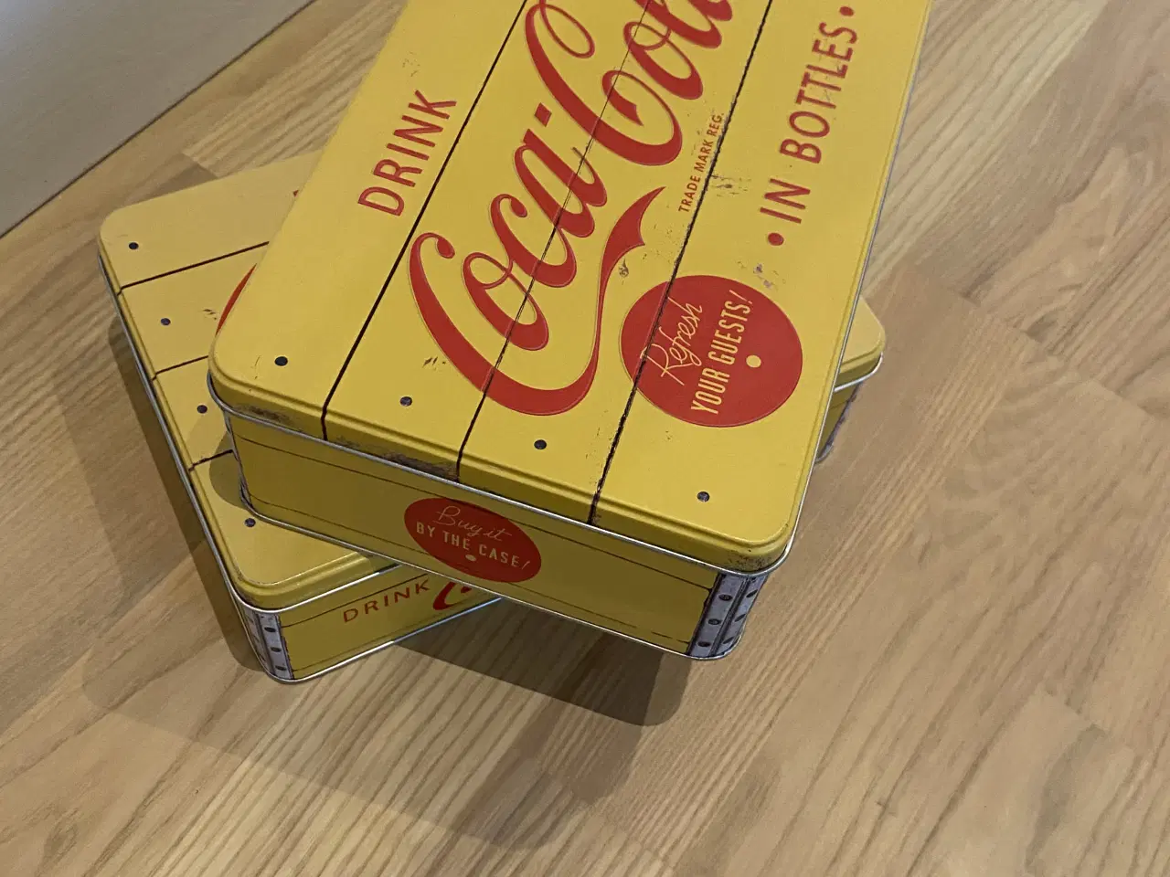 Billede 2 -  Coca Cola metalkasse h: 8 cm., h: 16 cm., b: 23cm