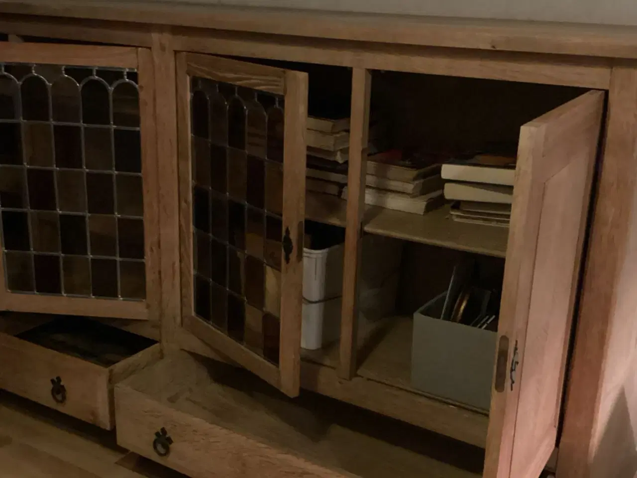 Billede 2 - Egetræ skænk med glas