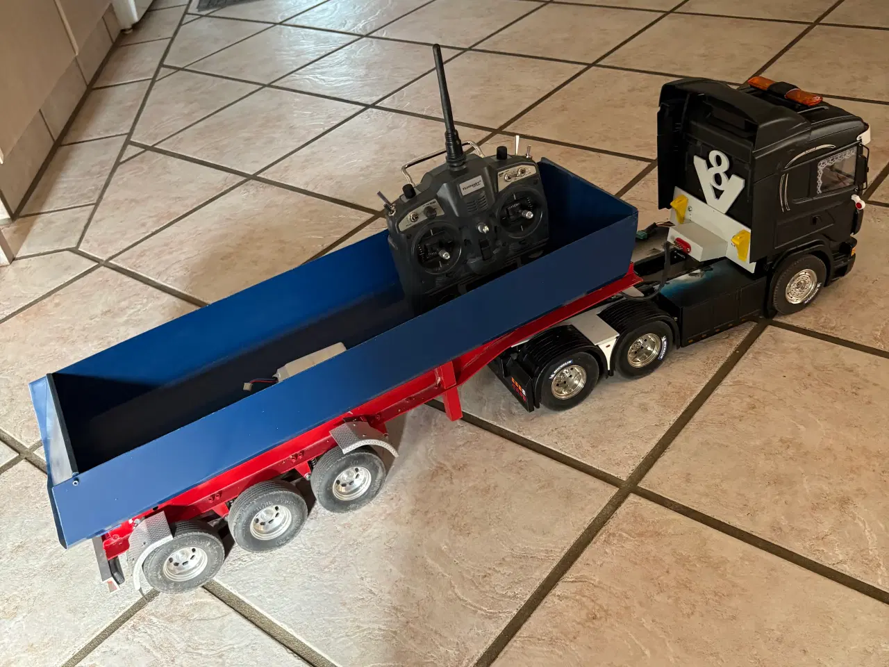 Billede 3 - Scania med tiptrailer med el tip sælges fjernbetje