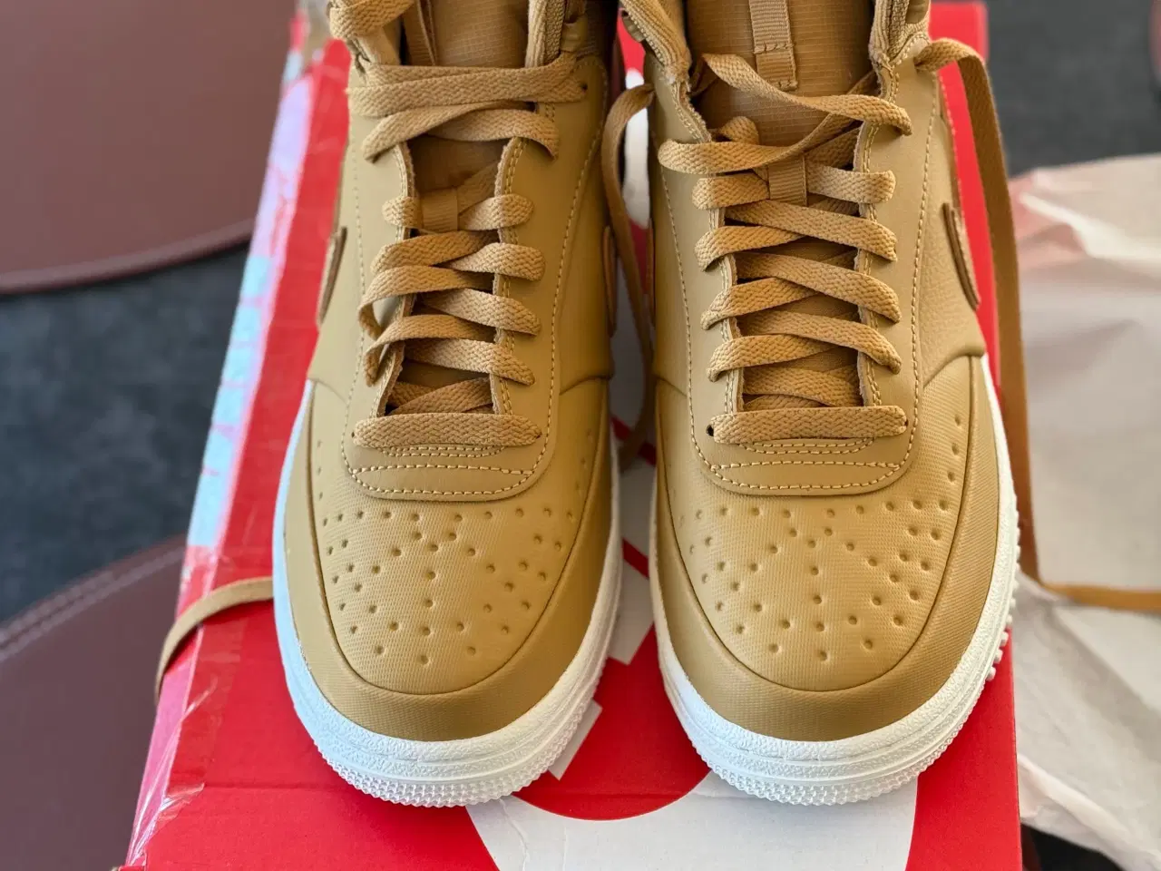 Billede 3 - NIKE SNEAKER COURT VISION MID VINTER - GULD/HVID