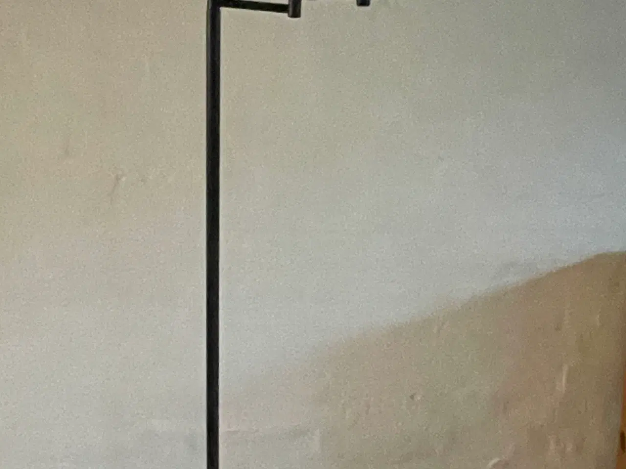 Billede 1 - Fin standerlampe med plisséskærm.