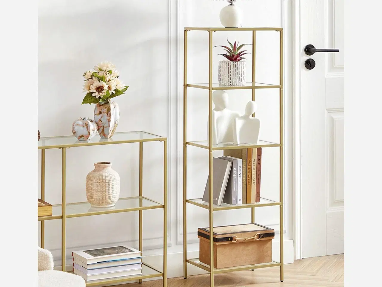 Billede 2 - Reol med glas 5‑etagers, slank stigereol i hærdet glas og stål, guld