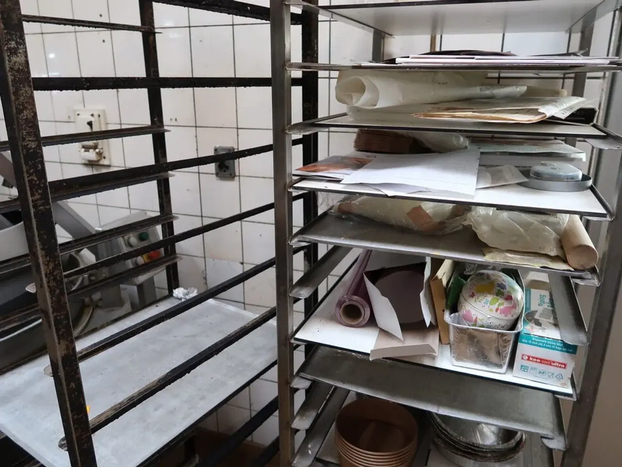 Billede 3 - 2 stk. stikvogne med div. Bageplader og forme