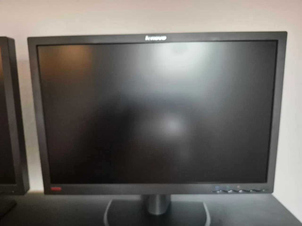 Billede 3 - To ens Lenovo ThinkVision monitors