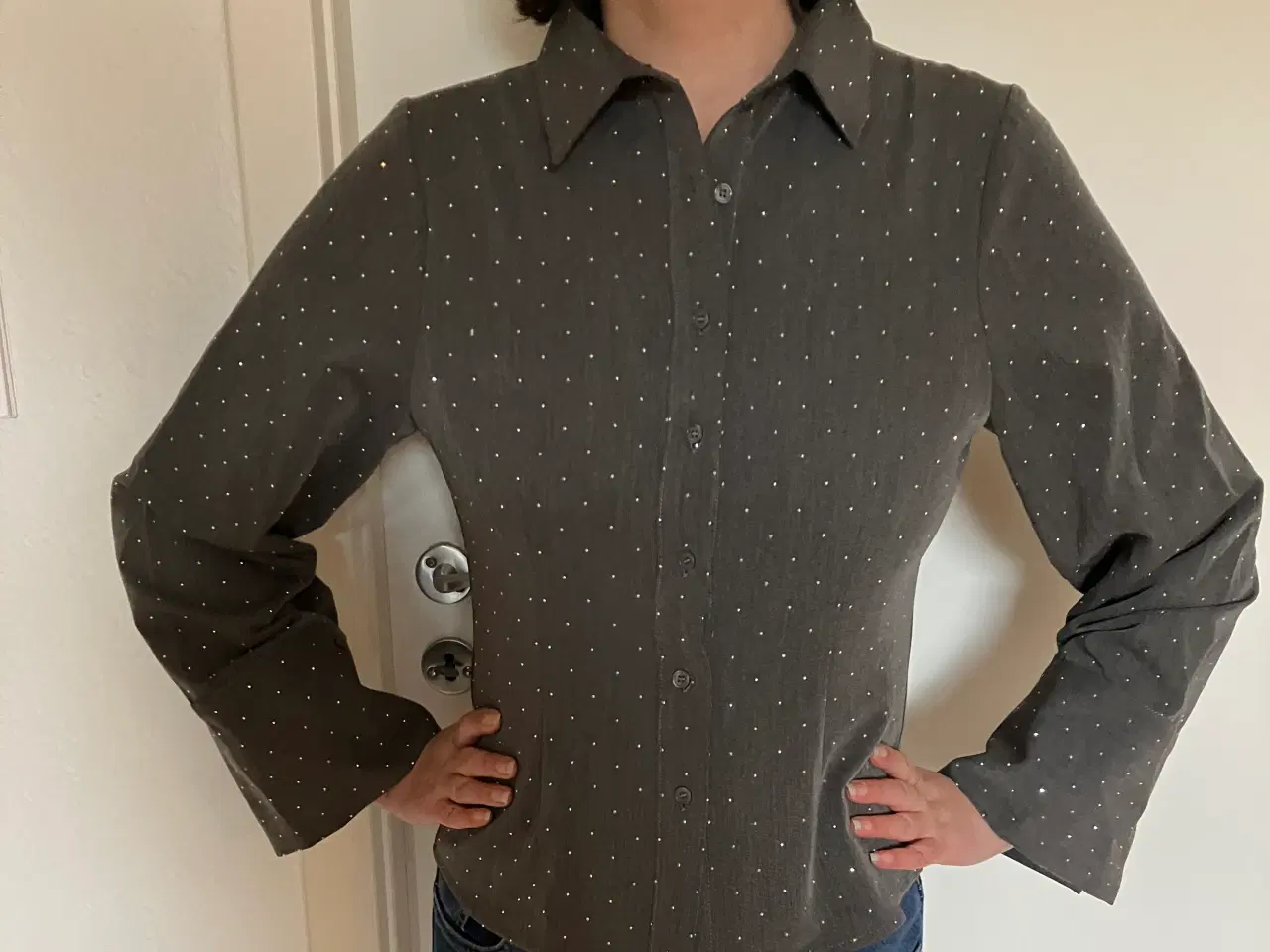 Billede 1 - Neo Noir skjorte i størrelse 34 til kvinder.