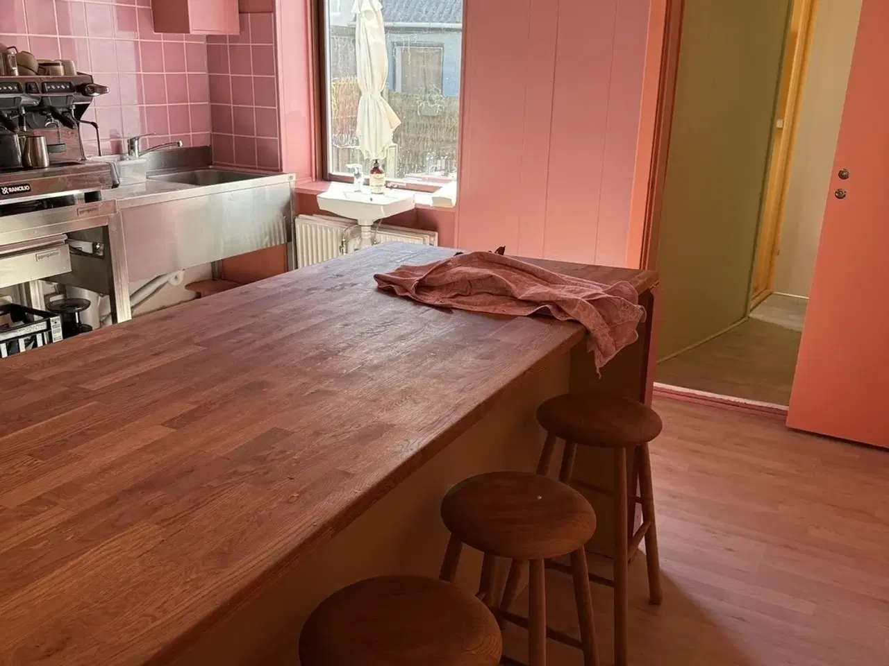 Billede 11 - Attraktiv Cafe / Butikslokale centralt i Odense Albanigade til LEJE