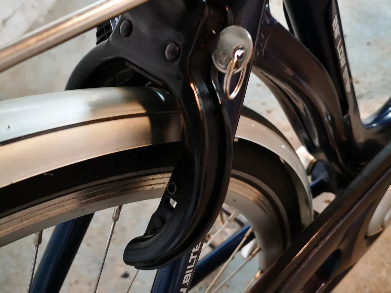 Billede 2 - El cykel Yosemite 28" 48cm ny dæk ,lås, kurv , 7 g