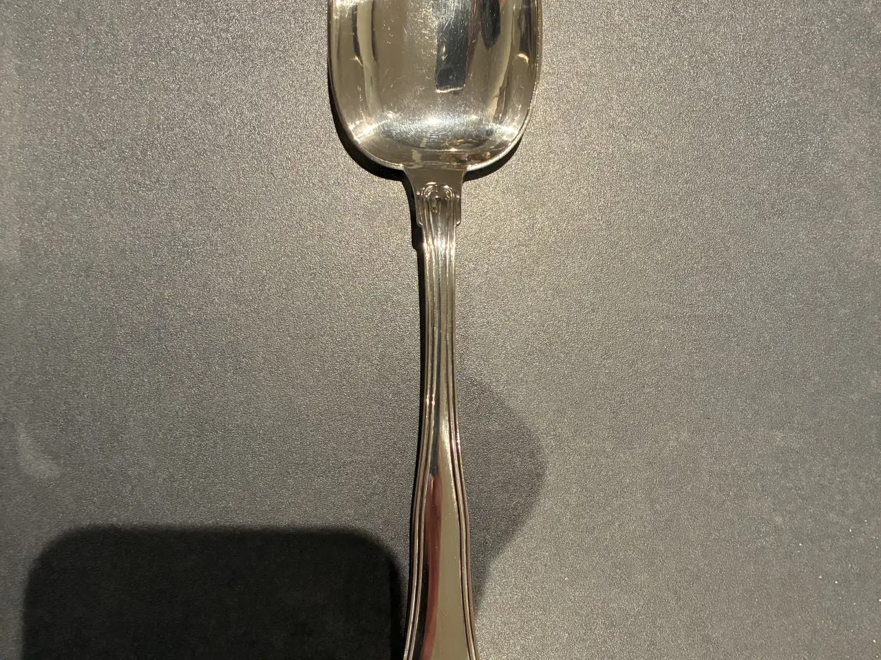 Billede 1 - Gammel dobbelriflet middagsske i sølv