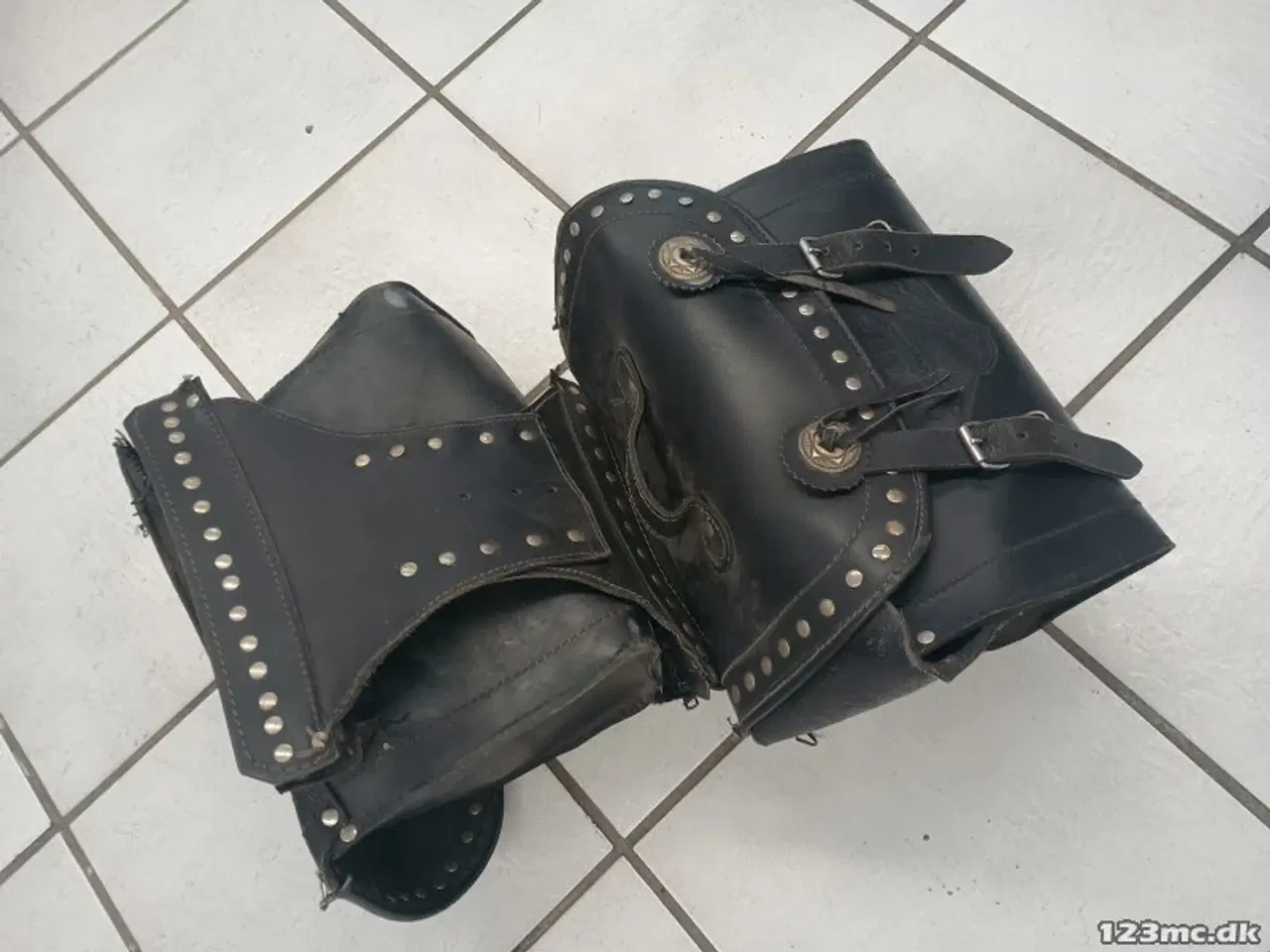 Billede 2 - Læder sidetasker, \"smid - over\" model.