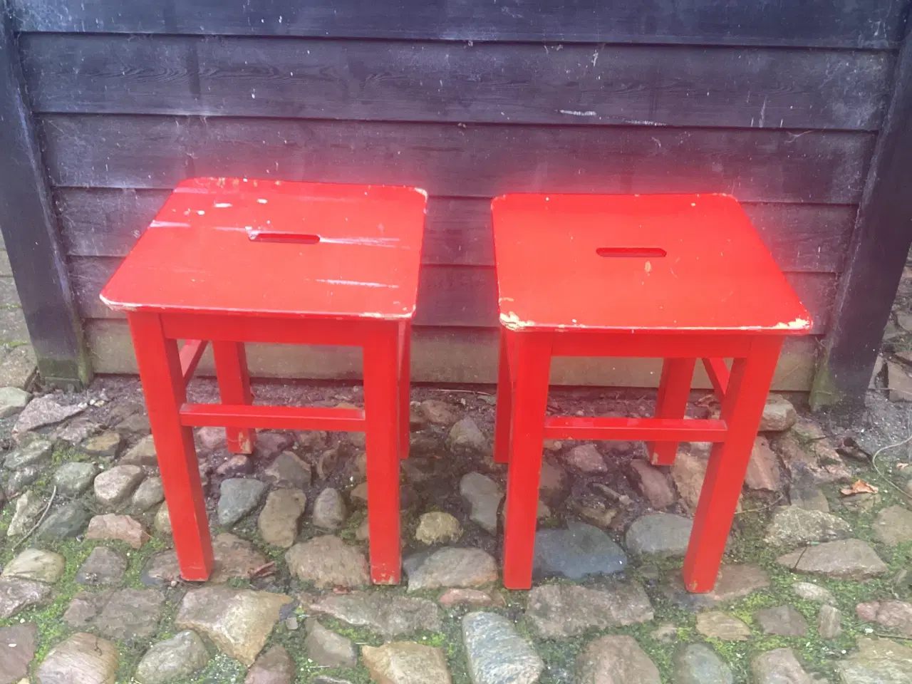 Billede 2 - Røde taburetter med bærehul