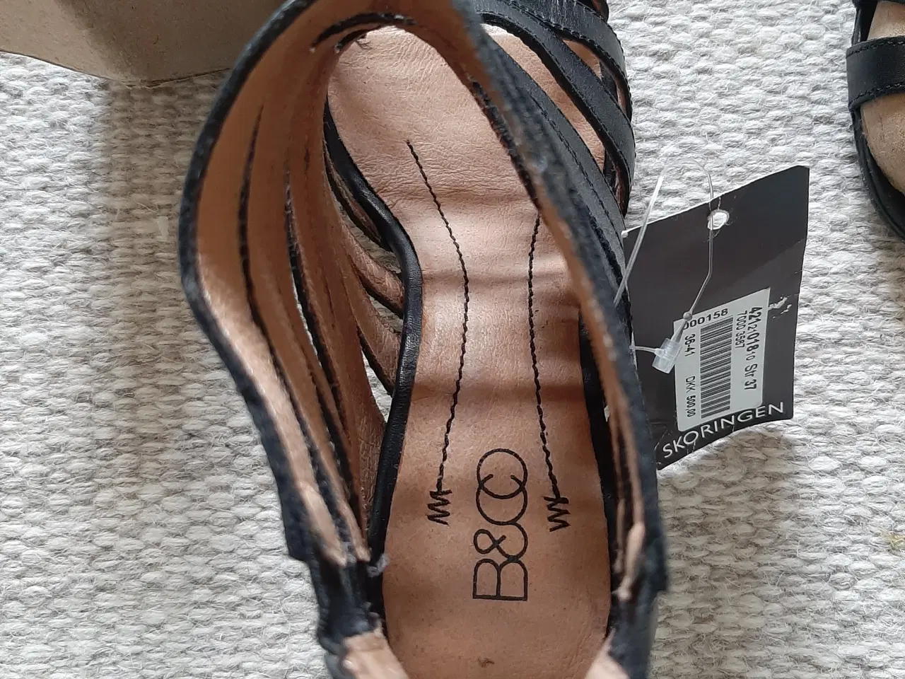 Billede 6 - Nye flotte sorte lædersandaler med hæl
