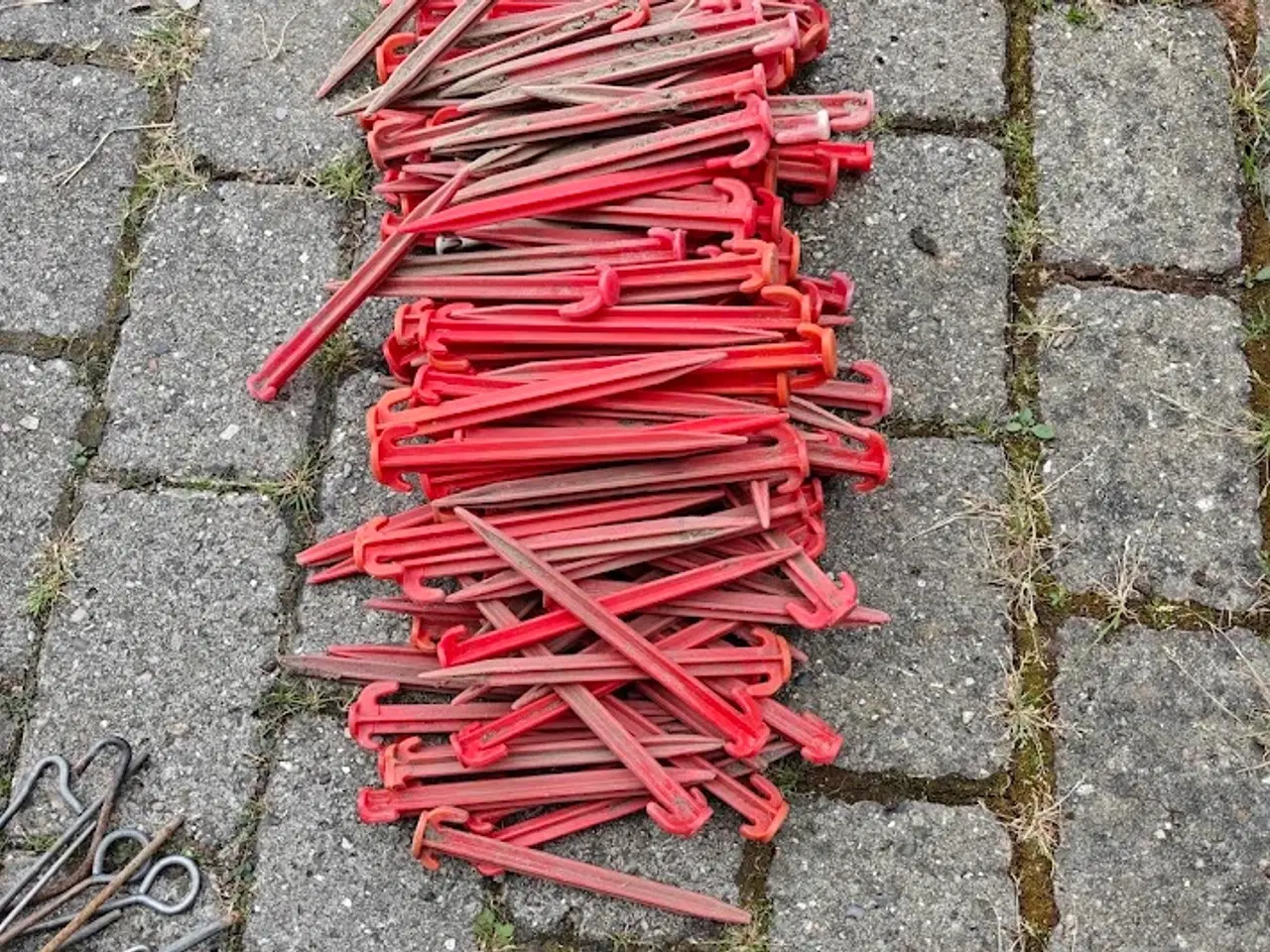 Billede 1 - Plastik og metal pløkker 