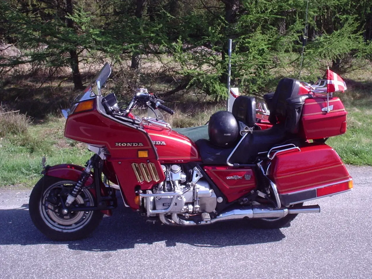 Billede 1 - Honda GL med sidevogn.