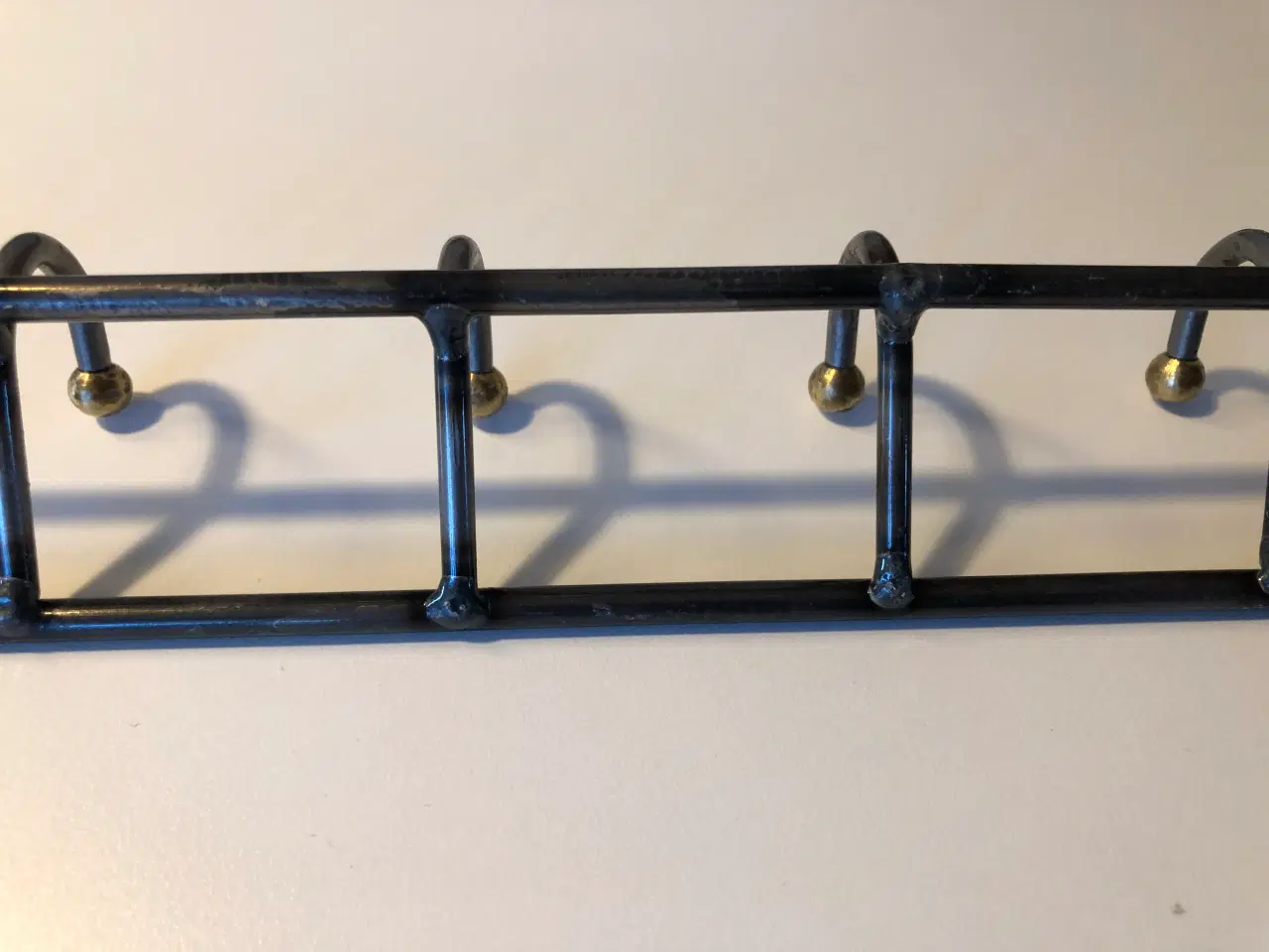 Billede 3 - Knagerække i lakeret stål og messing