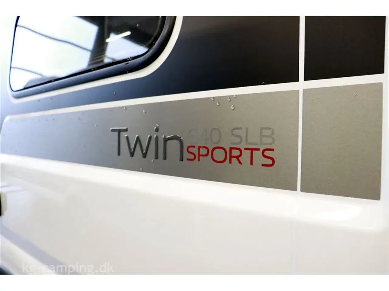 Billede 3 - 2023 - Adria Twin Sports 640 SLB   CamperVan 2023 - spækket med udstyr Weekend tilbud!