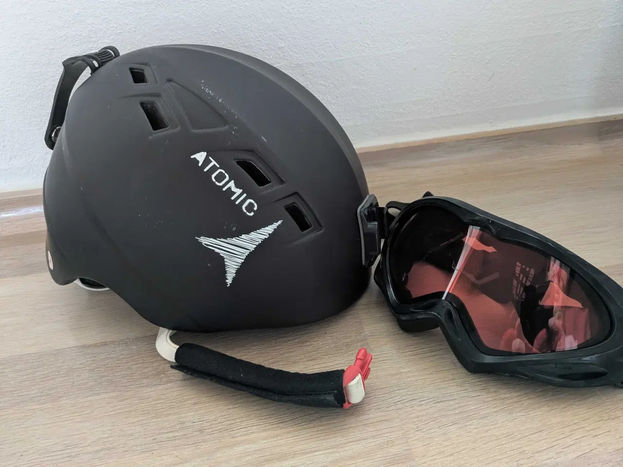 Billede 1 - Skihjelm fra Atomic