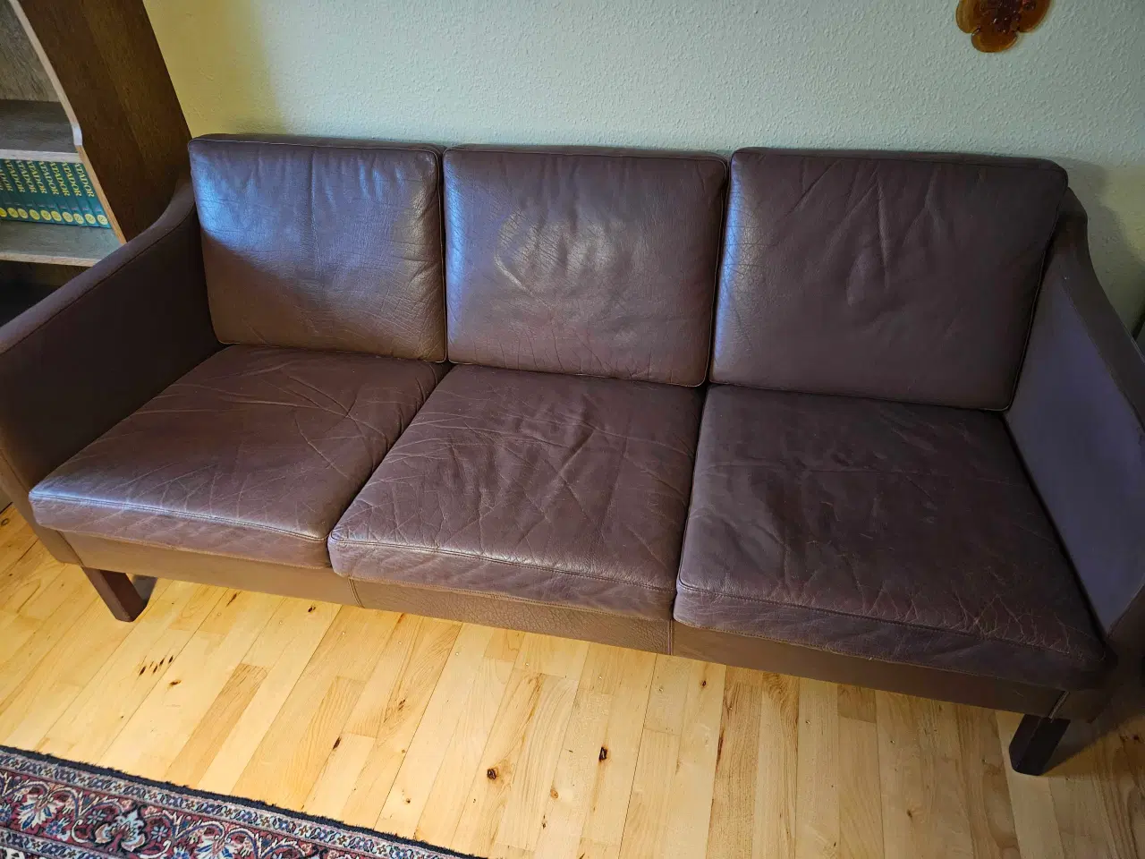 Billede 2 - Klassisk brun lædersofa