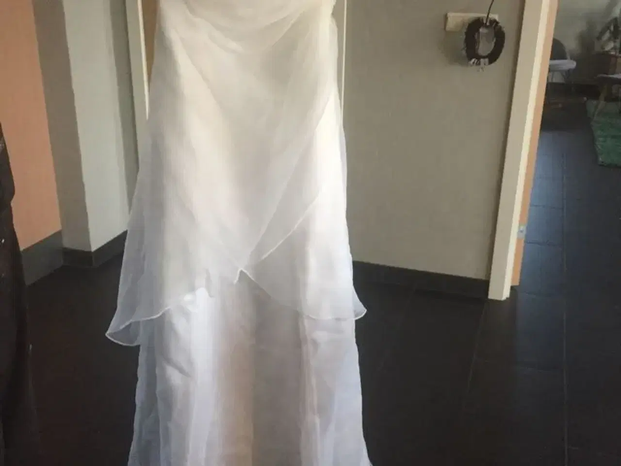 Billede 1 - Ny brudekjole sælges. Aldrig brugt