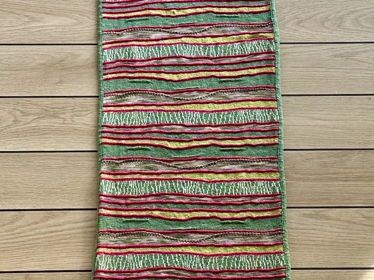 Billede 9 - To ubrugte flotte halstørklæder af uld og bomuld