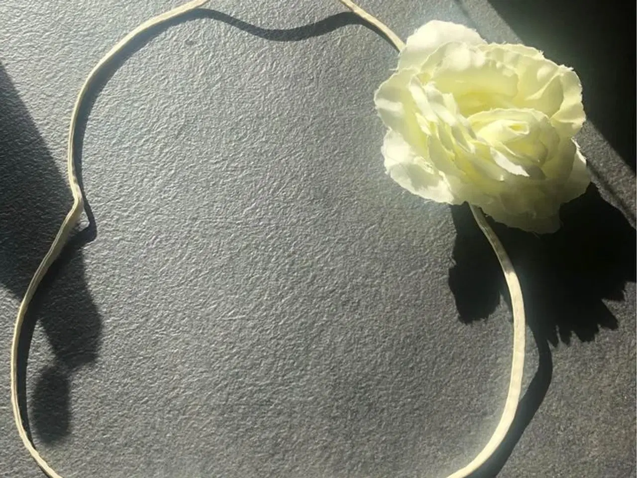 Billede 2 - Taljesmykke med rose - NY