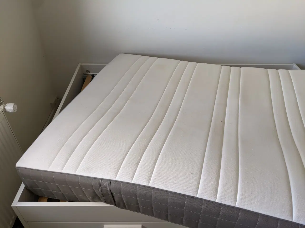 Billede 5 - IKEA BRIMNES BED WHITE 140X200CM  +matress +top