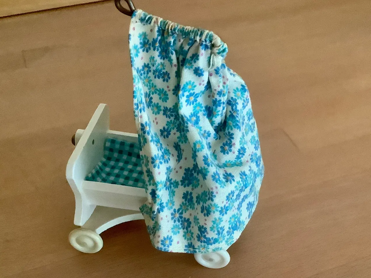 Billede 3 - Dukkehus møbler vugge.