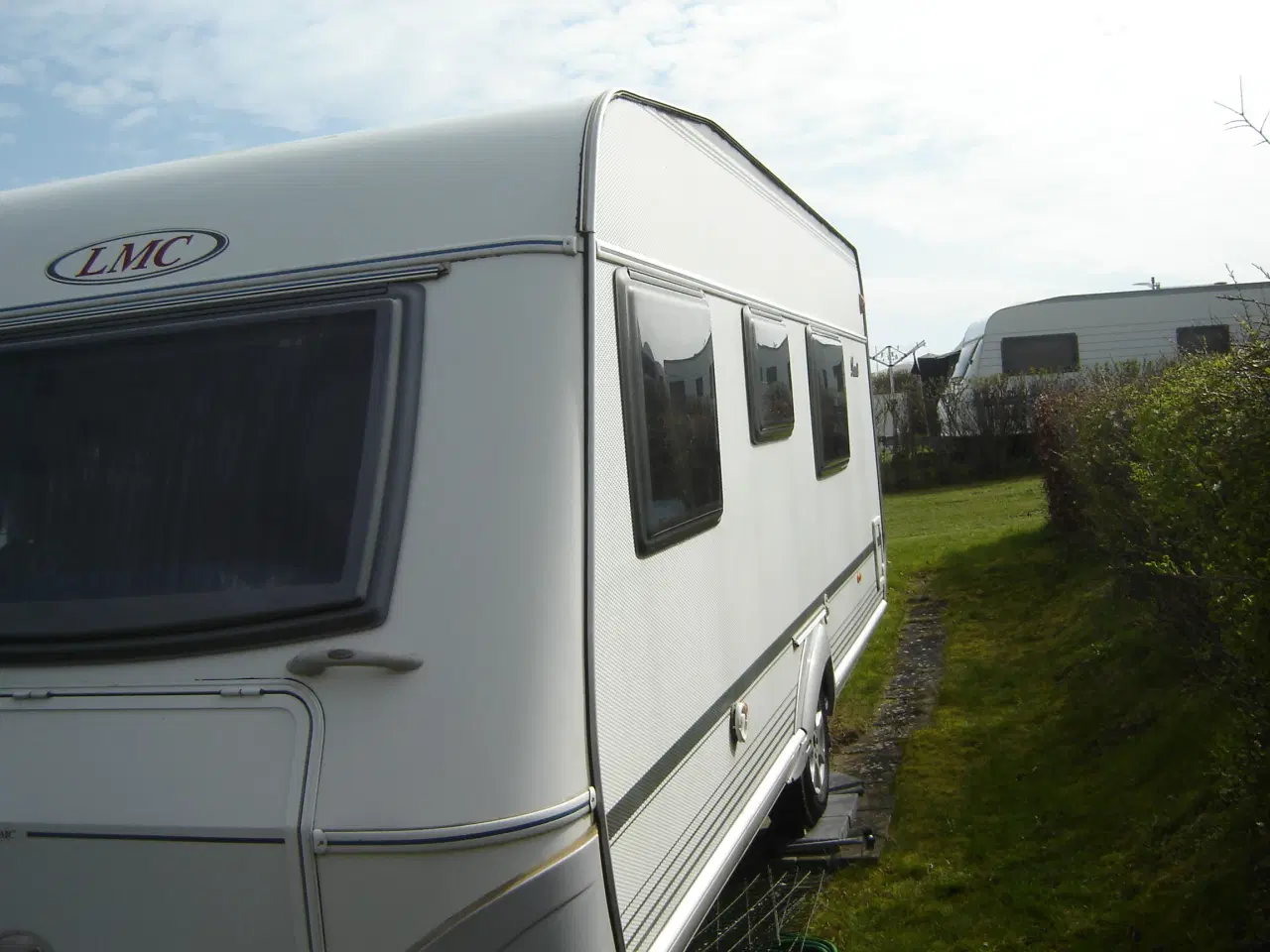 Billede 1 - Velholdt campingvogn med helsårstelt (Gysto) 