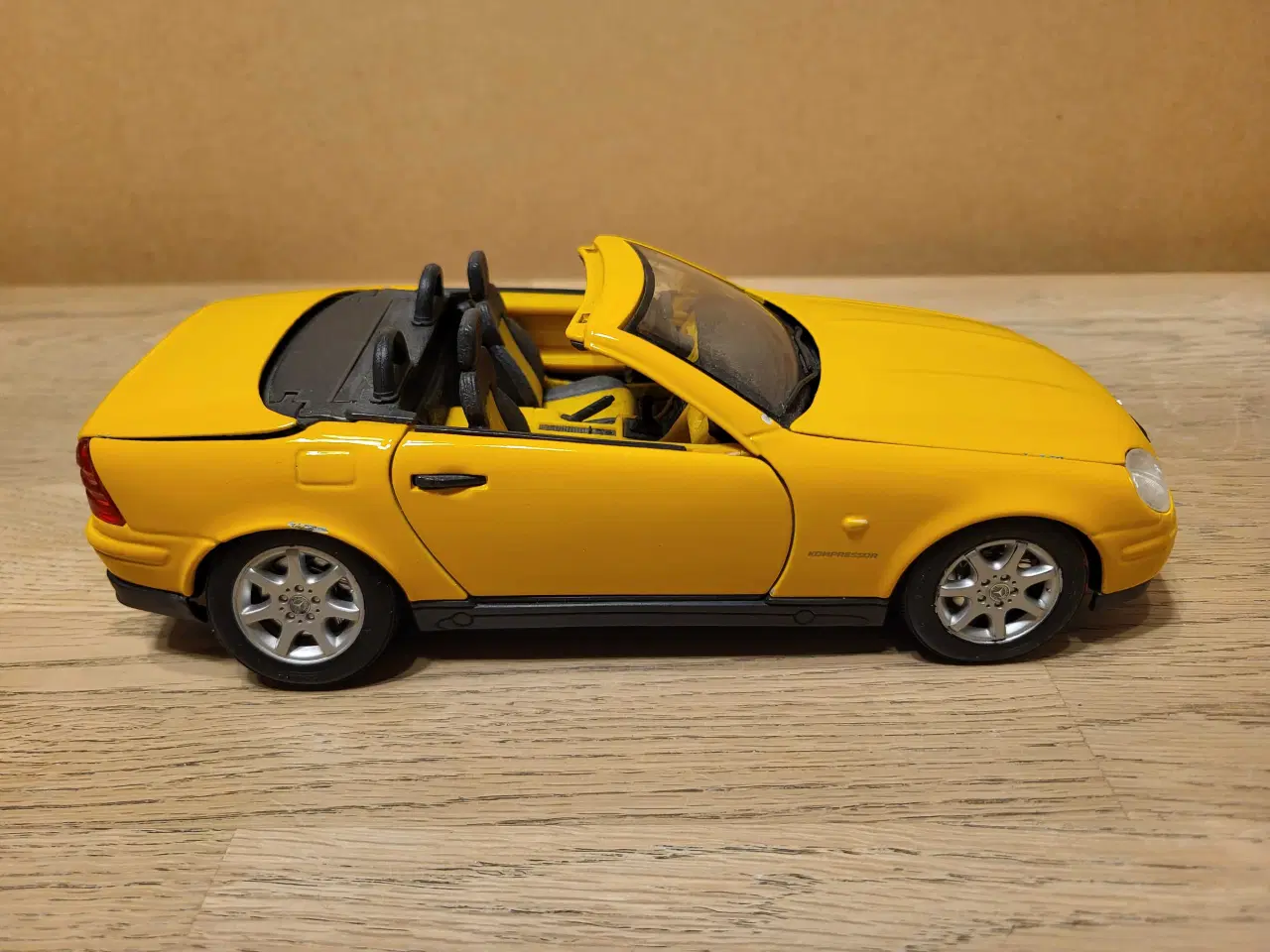 Billede 2 - Modelbil, Mercedes SLK 230. Skala 1/18 Meget flot 
