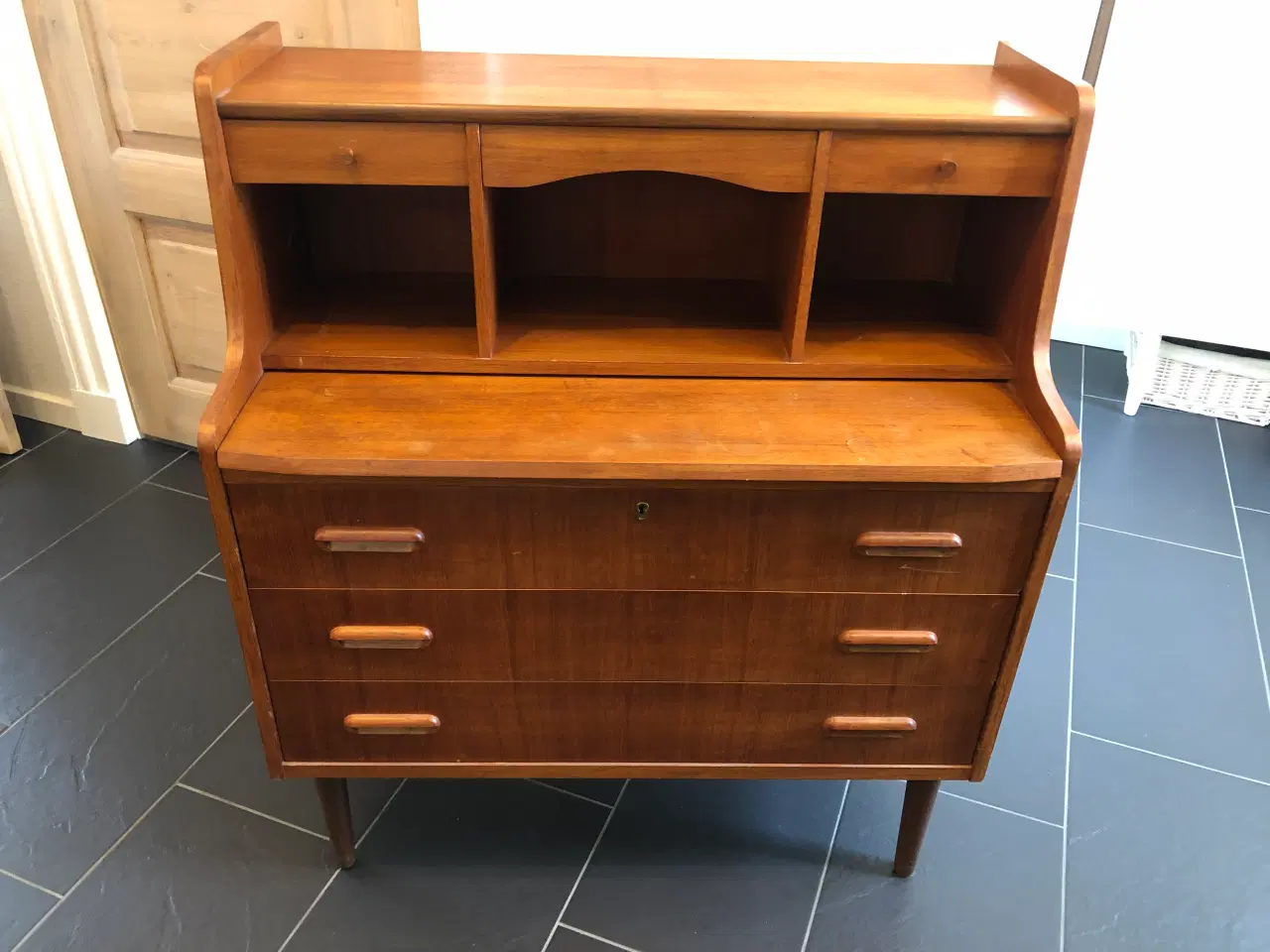 Billede 1 - Chatol i teak med indbygget spejl, skuffer, udtræk