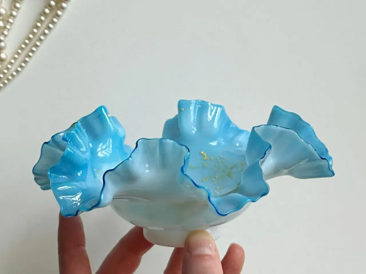 Billede 4 - Blå skål m flæsekant og bemaling, NB