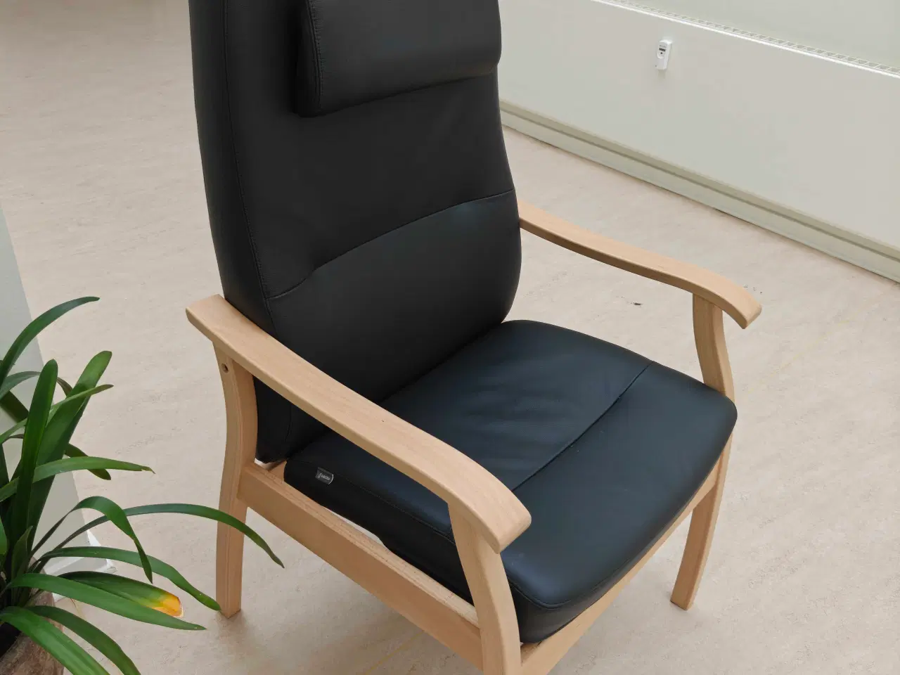 Billede 1 - Farstrup Applaus lænestol med nakkepude