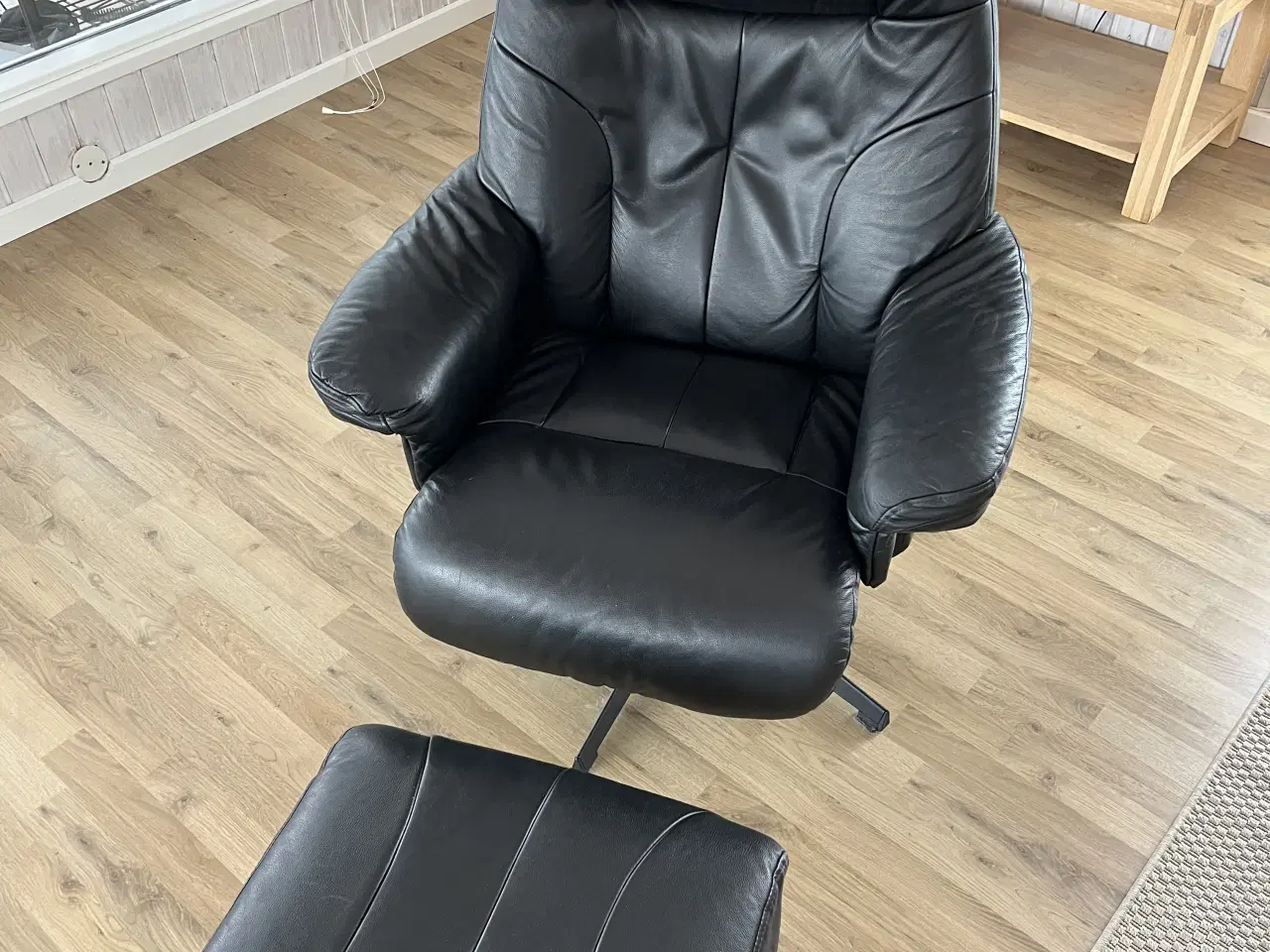 Billede 1 - Lænestol med fodskammel