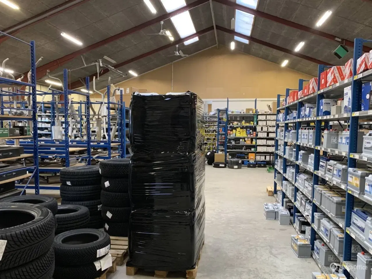 Billede 1 - Dejlig isoleret og opvarmet hal uden søjler. God loftshøjde