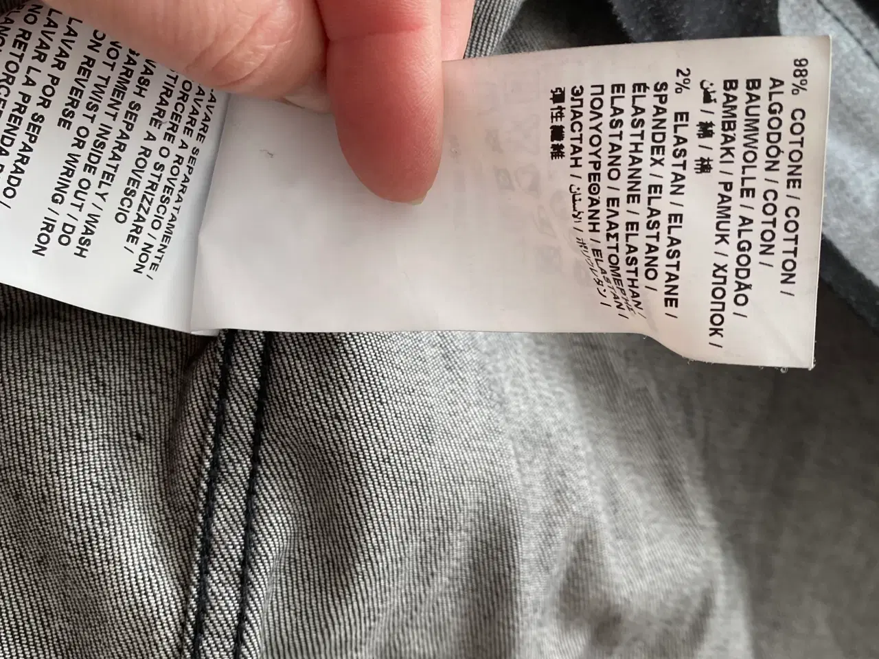 Billede 5 - Denim jakke Love Moschino som ny 