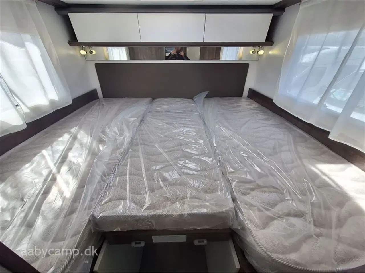 Billede 22 - 2025 - Benimar Tessoro 463 UP   Solcelle. markise. tv. 5 selepladser. batteri. helårsdæk. p-sensor for og bag. Bakkamera.