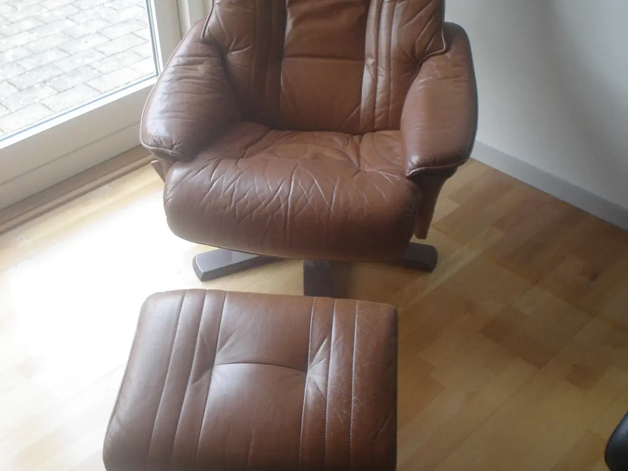 Billede 3 - Lænestol med fodskammel