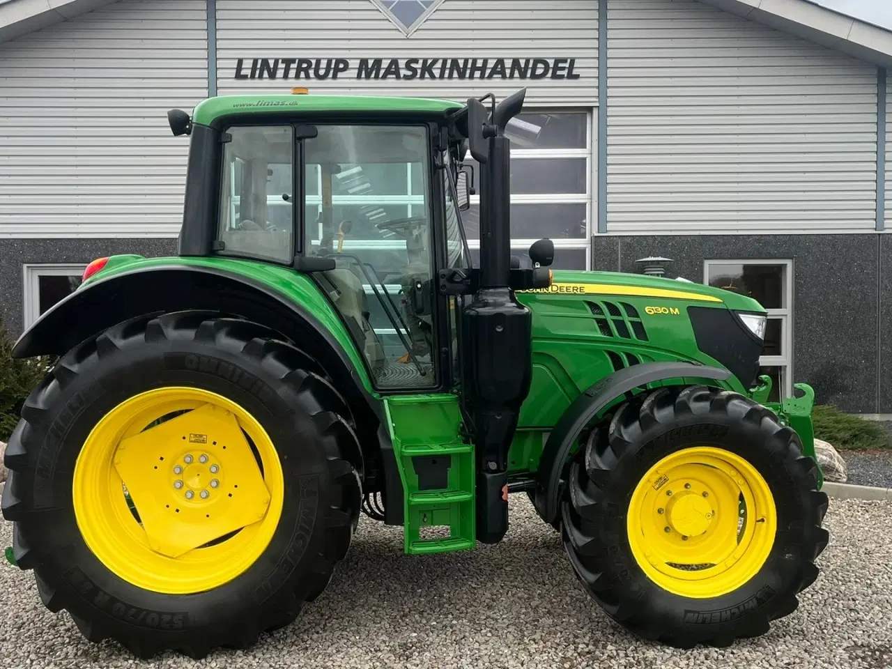 Billede 4 - John Deere 6130M med Auto Quard gearkasse og med krybe gear. I for er der frontlift og 2stk dobbeltvirkende fjernudtag