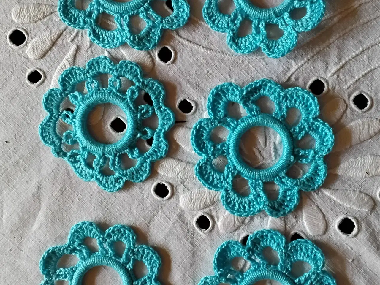 Billede 3 - 6 stk  + 12 stk servietringe / lysmanchetter - nye