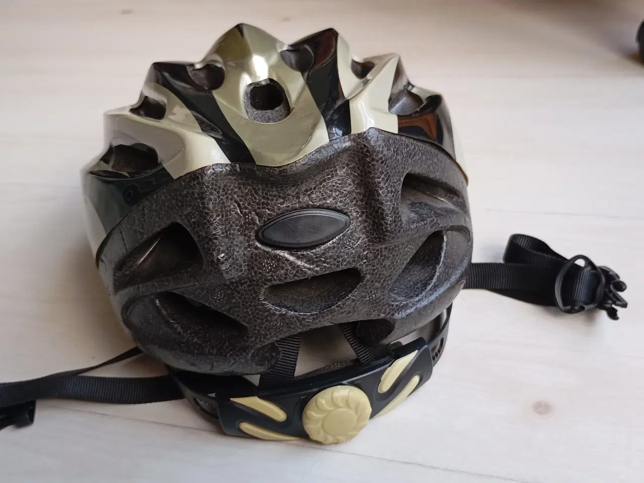 Billede 3 - Cykelhjelm str. 53-57 cm.