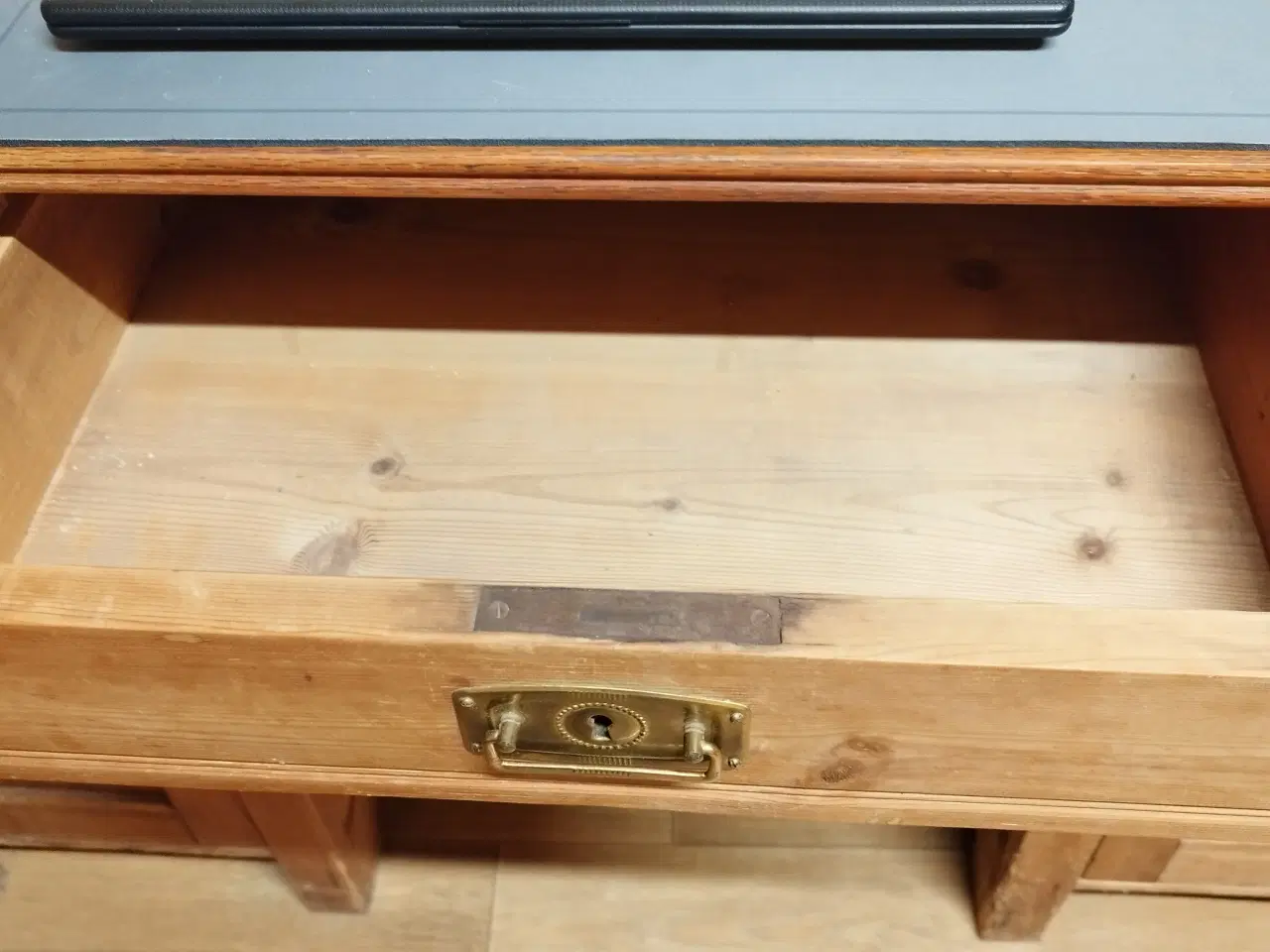 Billede 3 - Skrivebord til salg