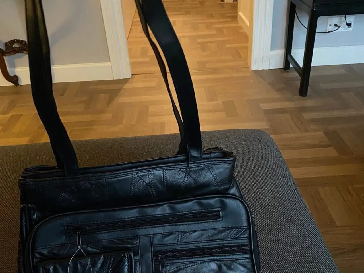 Billede 2 - Sort skuldertaske, Nicole