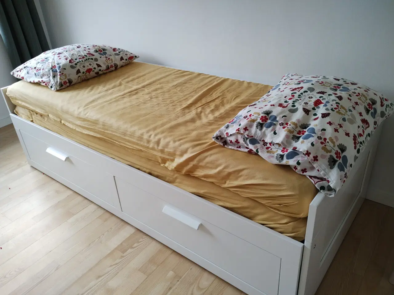 Billede 2 - Double bed Ikea BRIMNES 80-160x200 + 2 mattresses 