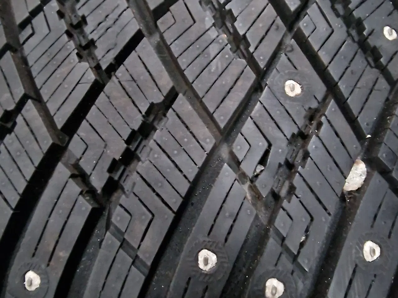 Billede 3 - Pigdæk 215/65r16 98T