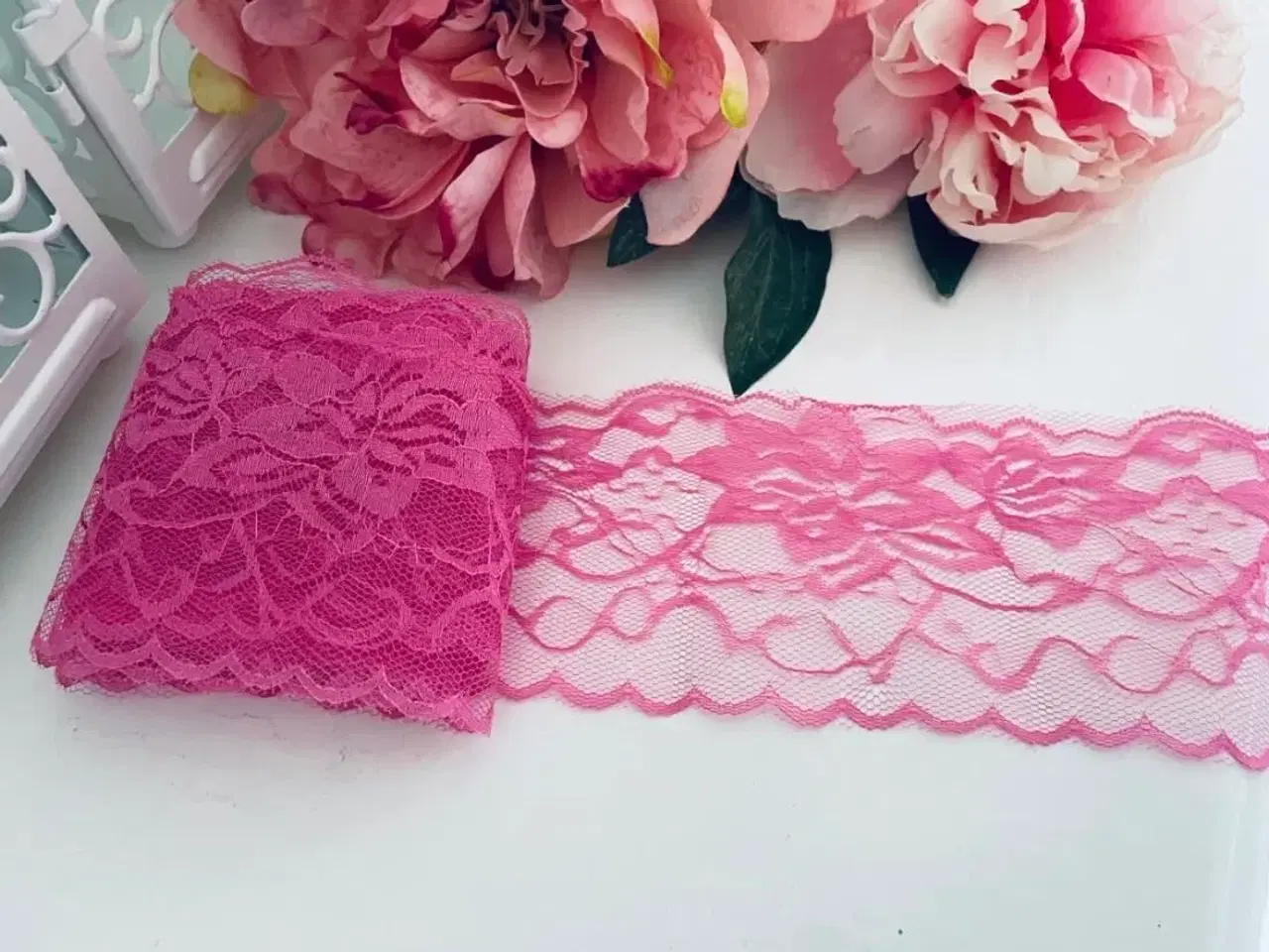 Billede 1 - Bred pink blonde til håndarbejde 