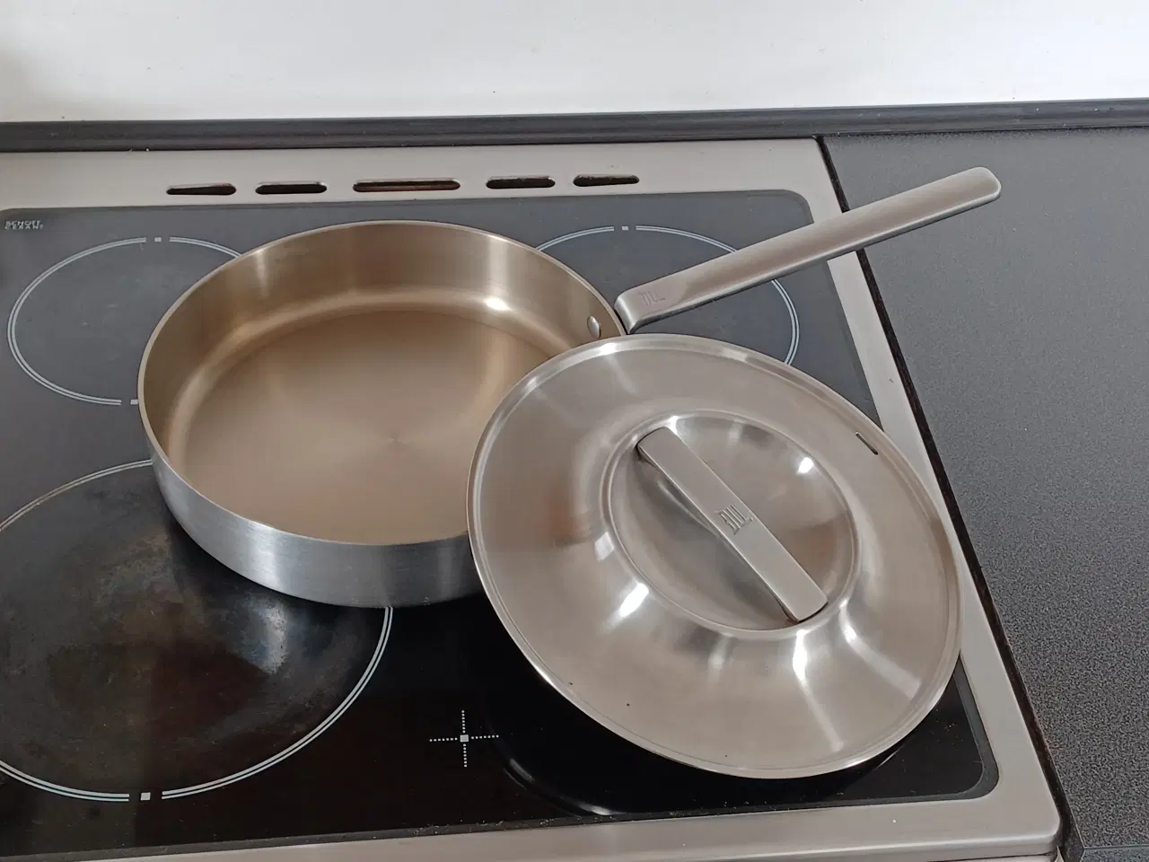 Billede 11 - Sauterpande med låg. Fiskars. 26 cm. Ny ubrugt.