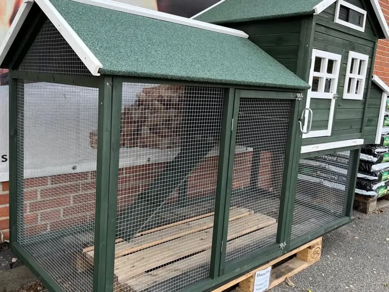 Billede 2 - Hønsehus i træ - stort